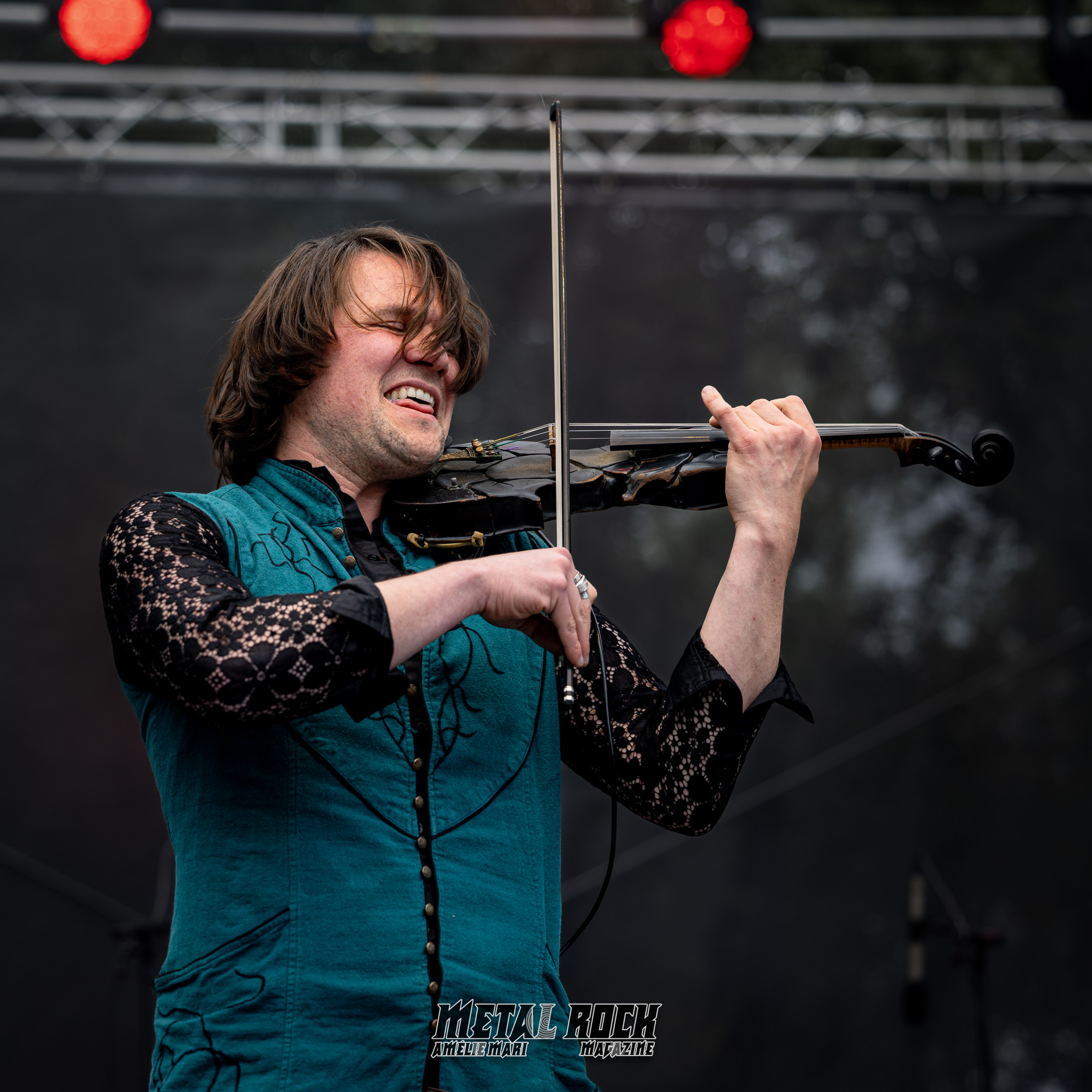 2026-TheTroubleNotes-Bruguiere-Echosetmerveilles-075