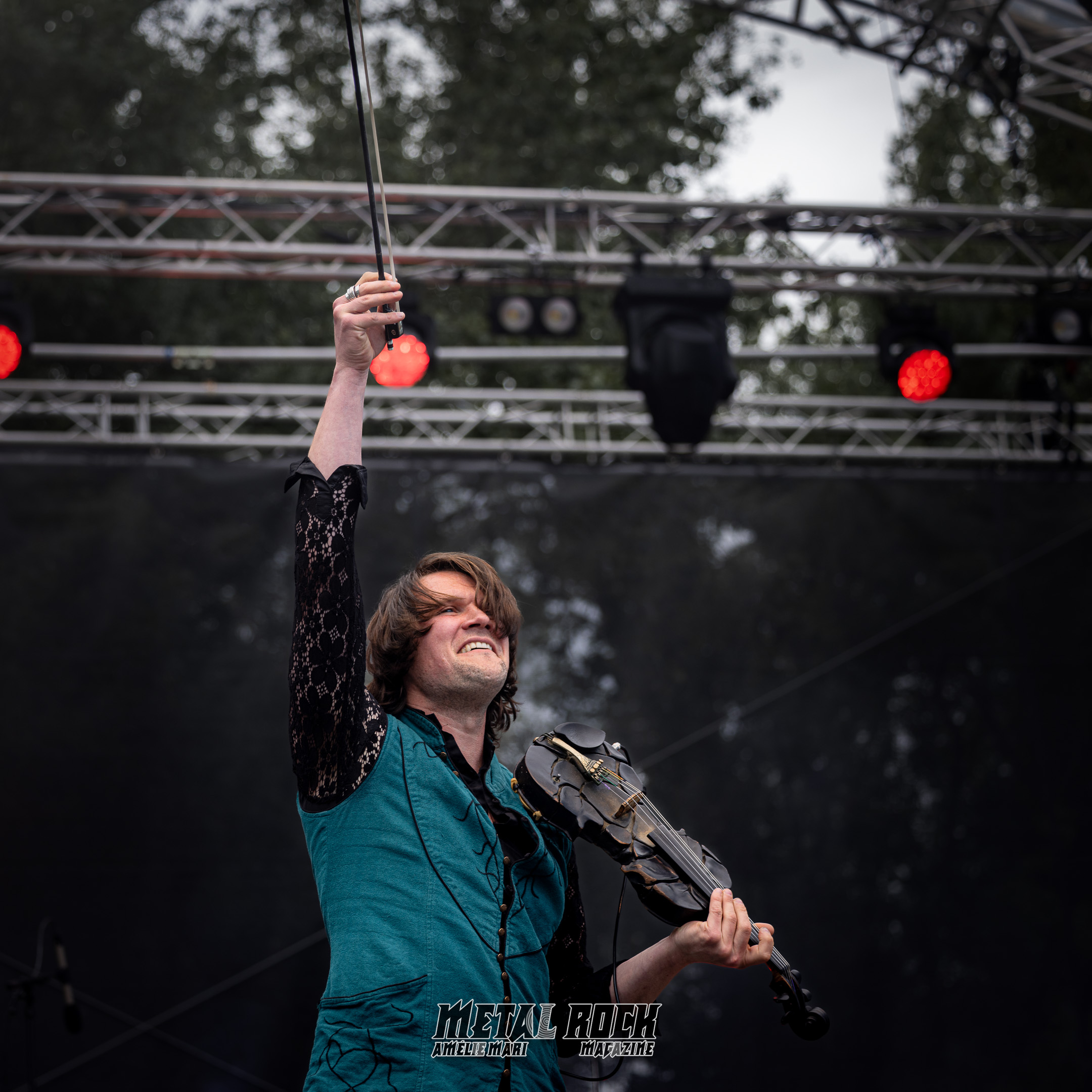 2026-TheTroubleNotes-Bruguiere-Echosetmerveilles-077