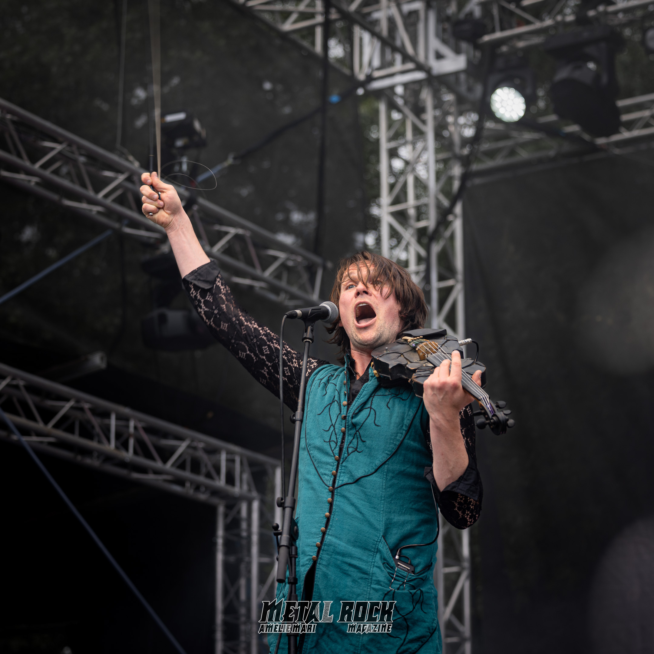 2026-TheTroubleNotes-Bruguiere-Echosetmerveilles-096